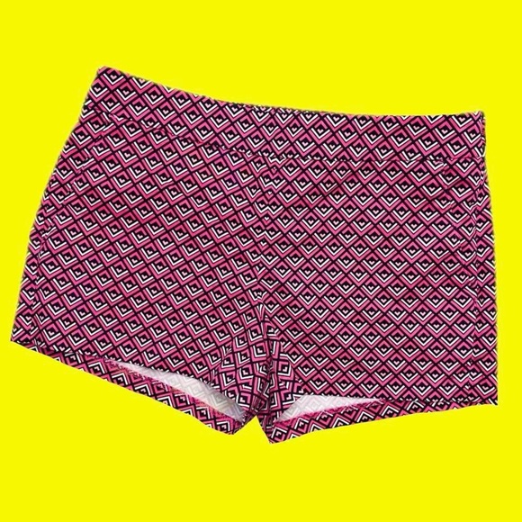 Express Retro Low Rise Pink Geometric Printed Shorts - Picture 1 of 7